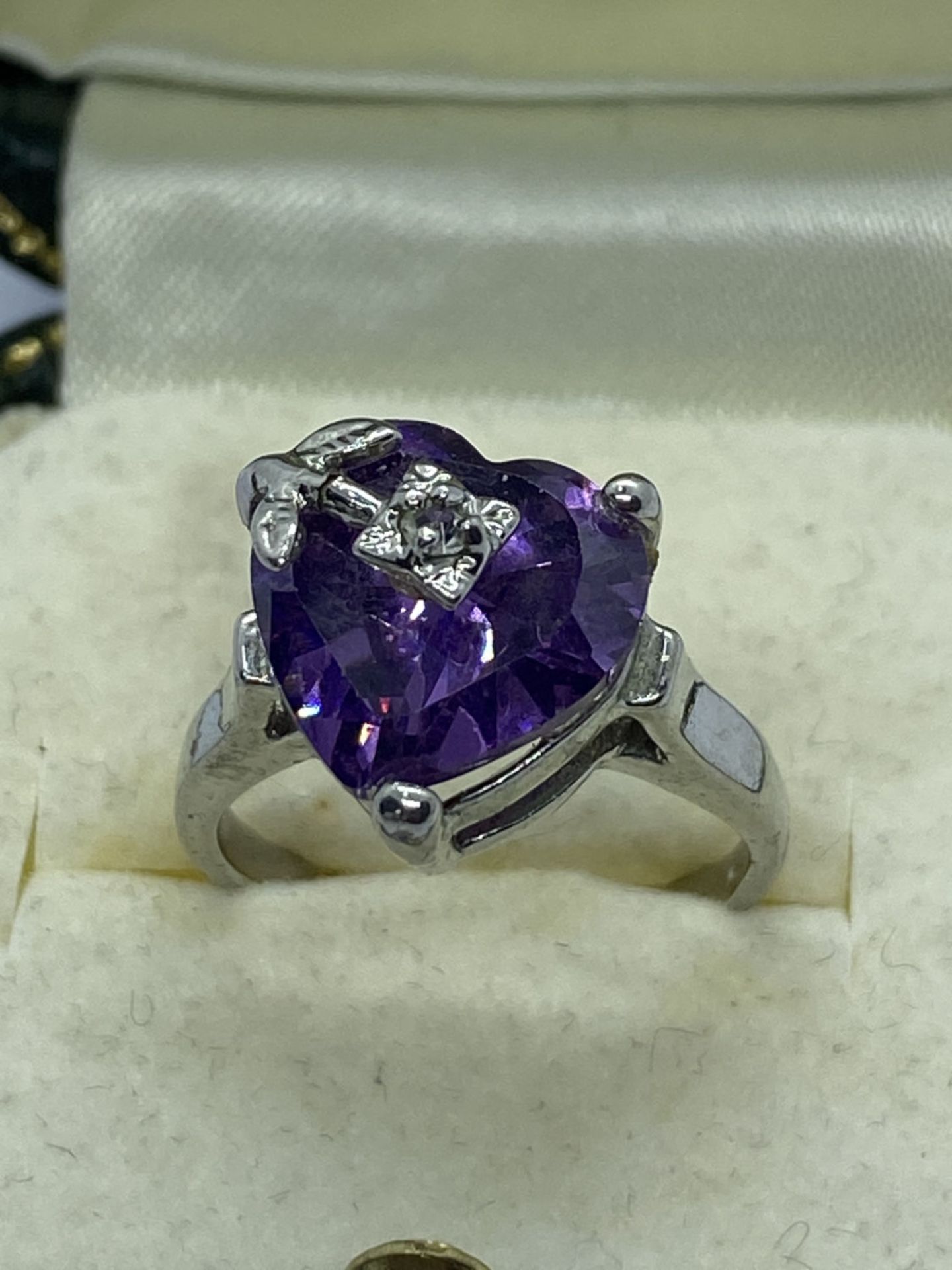 PRETTY AMETHYST RING SET IN SILVER METAL APPROX. RING SIZE N 1/2 - Image 2 of 2