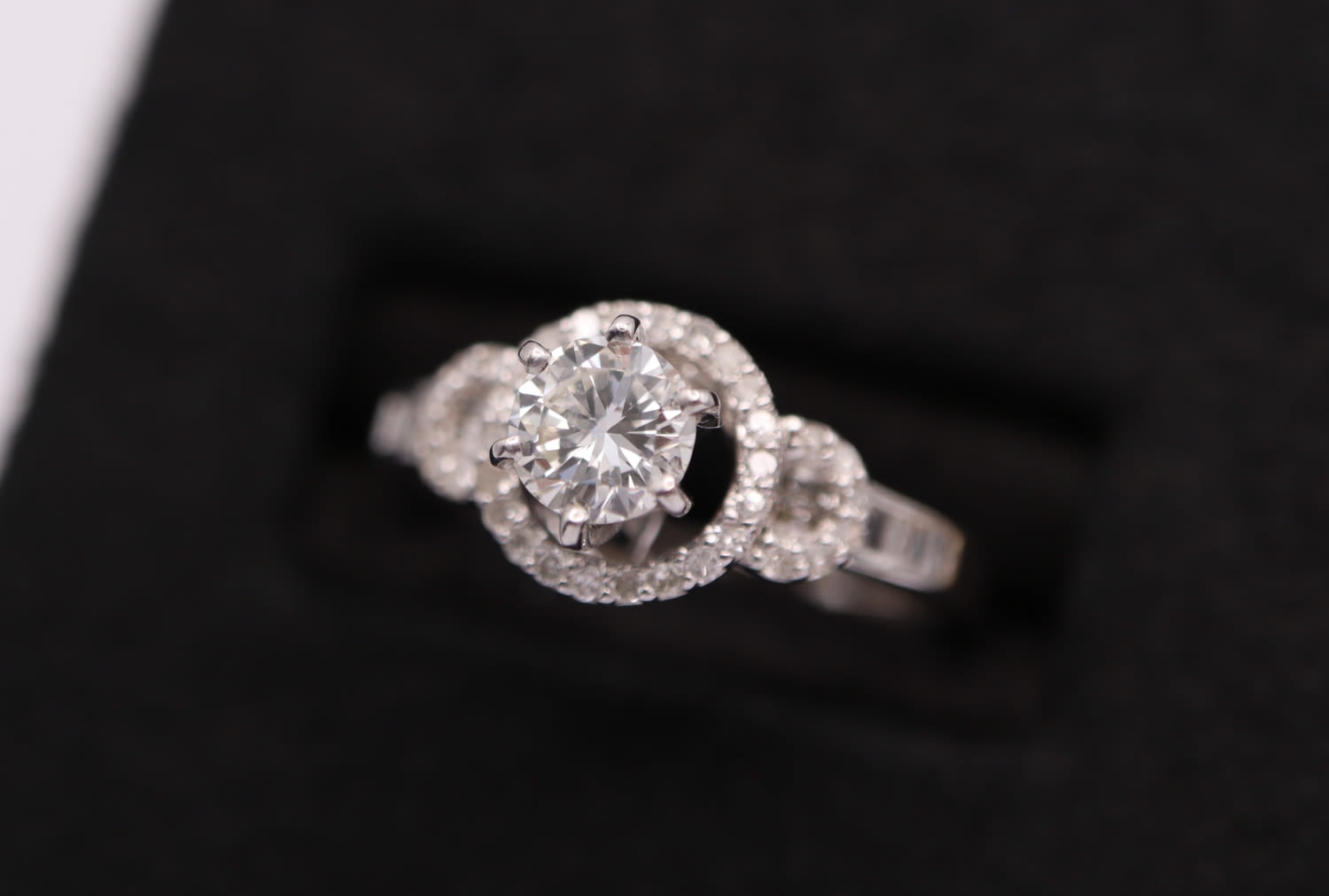 0.75CT 'VVS' CLARITY / H COLOUR - DIAMOND RING (UK SIZE: L 1/2) - Image 2 of 5