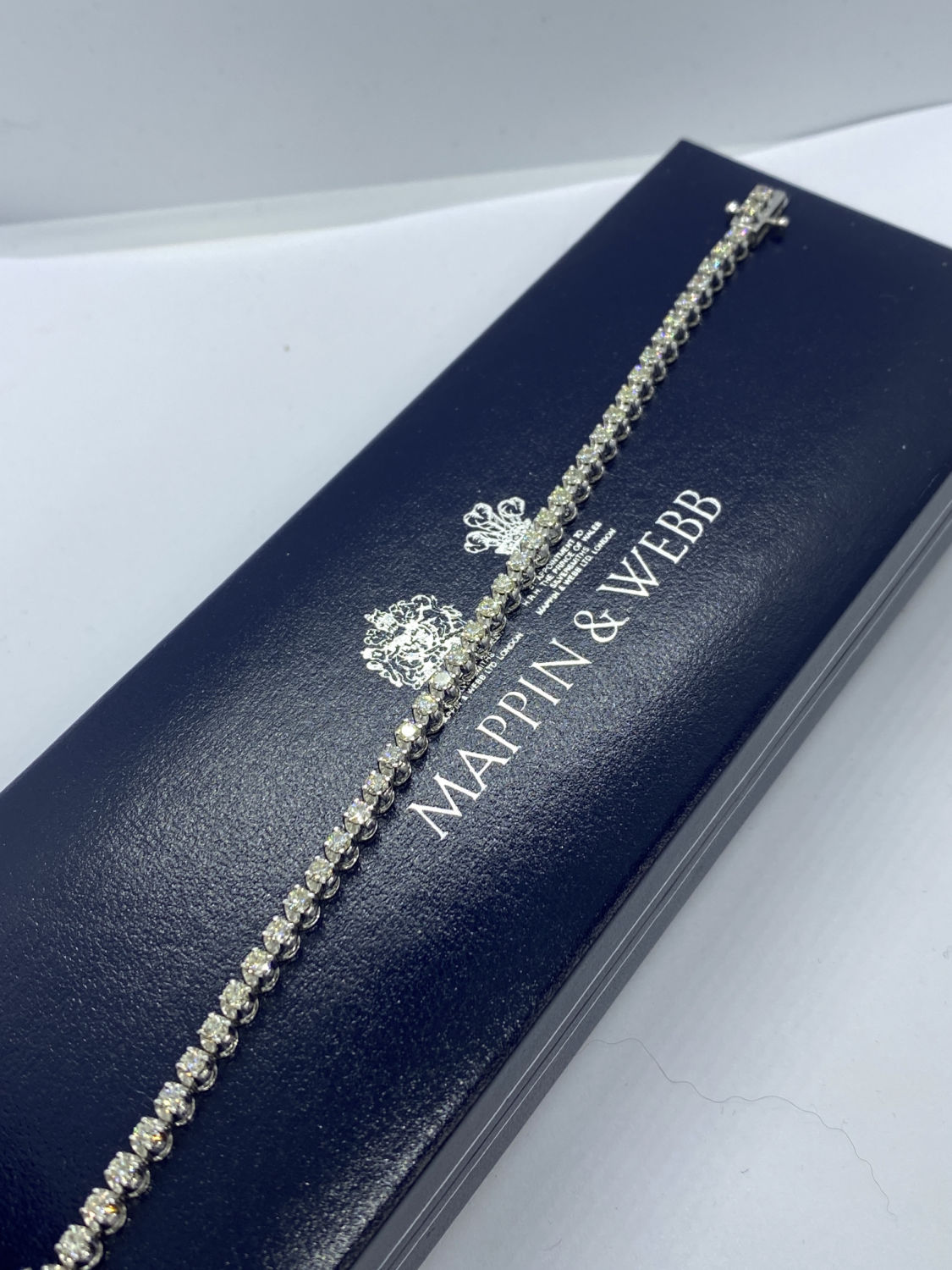 STUNNING 4.00ct DIAMOND TENNIS BRACELET SET IN WHITE GOLD - F/G/H SI1 APPROX - Image 2 of 2