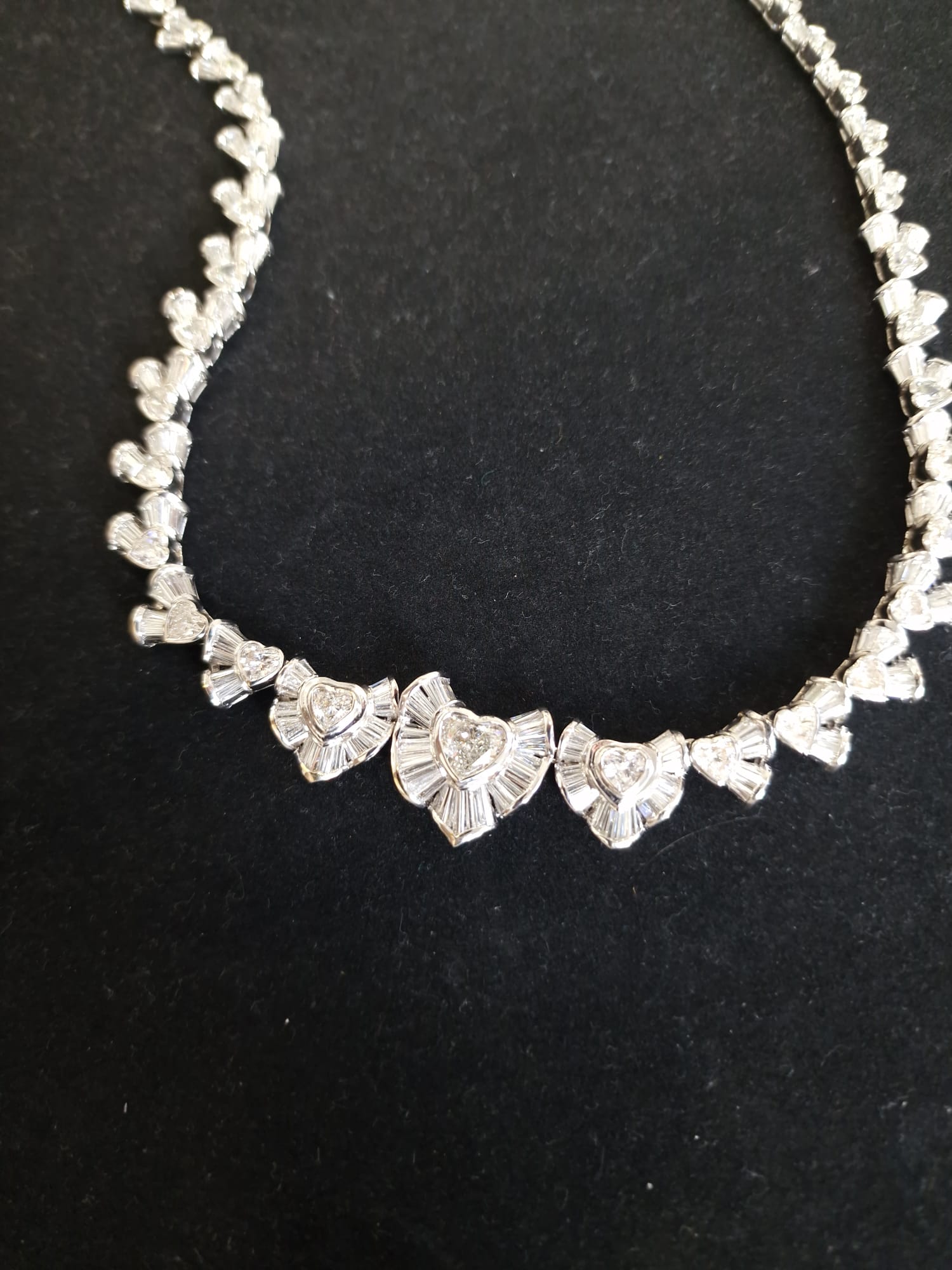 *** 40.00CT DIAMOND NECKLACE!!! WGI CERTIFICATED - SET IN 18K WHITE GOLD (60.94g Total Weight) - Image 3 of 8