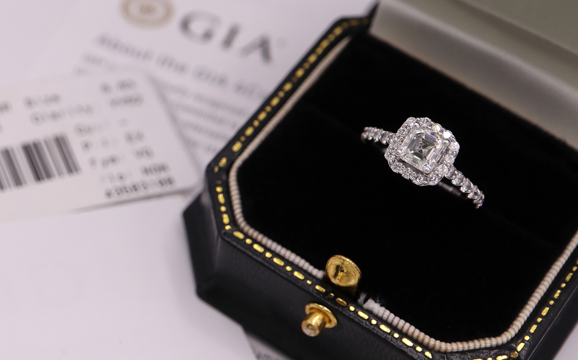 1.67CT ASSCHER DIAMOND HALO RING; *GIA* CERTIFIED VVS2 / G (950 PLATINUM) - Image 2 of 12