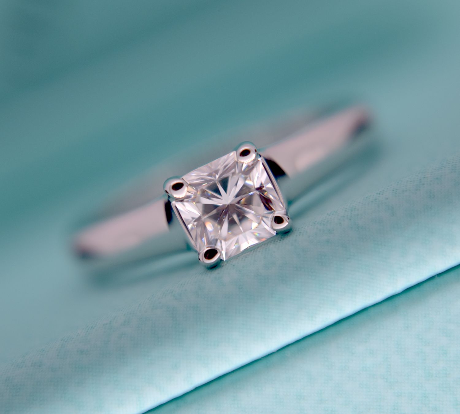 BEAUTIFUL DIAMOND TIFFANY & CO. "LUCIDA" VVS PLATINUM SOLITAIRE (BOX & DIAMOND CERT £9,995.00) - Bild 10 aus 18