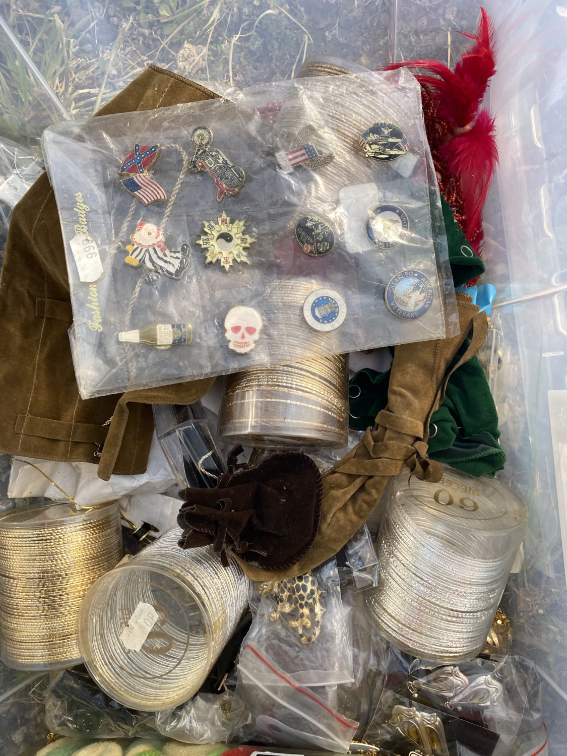 LARGE QUANTITY OF COSTUME JEWELLERY INC GOLD PLATED CHAINS, RINGS ETC - Image 22 of 32