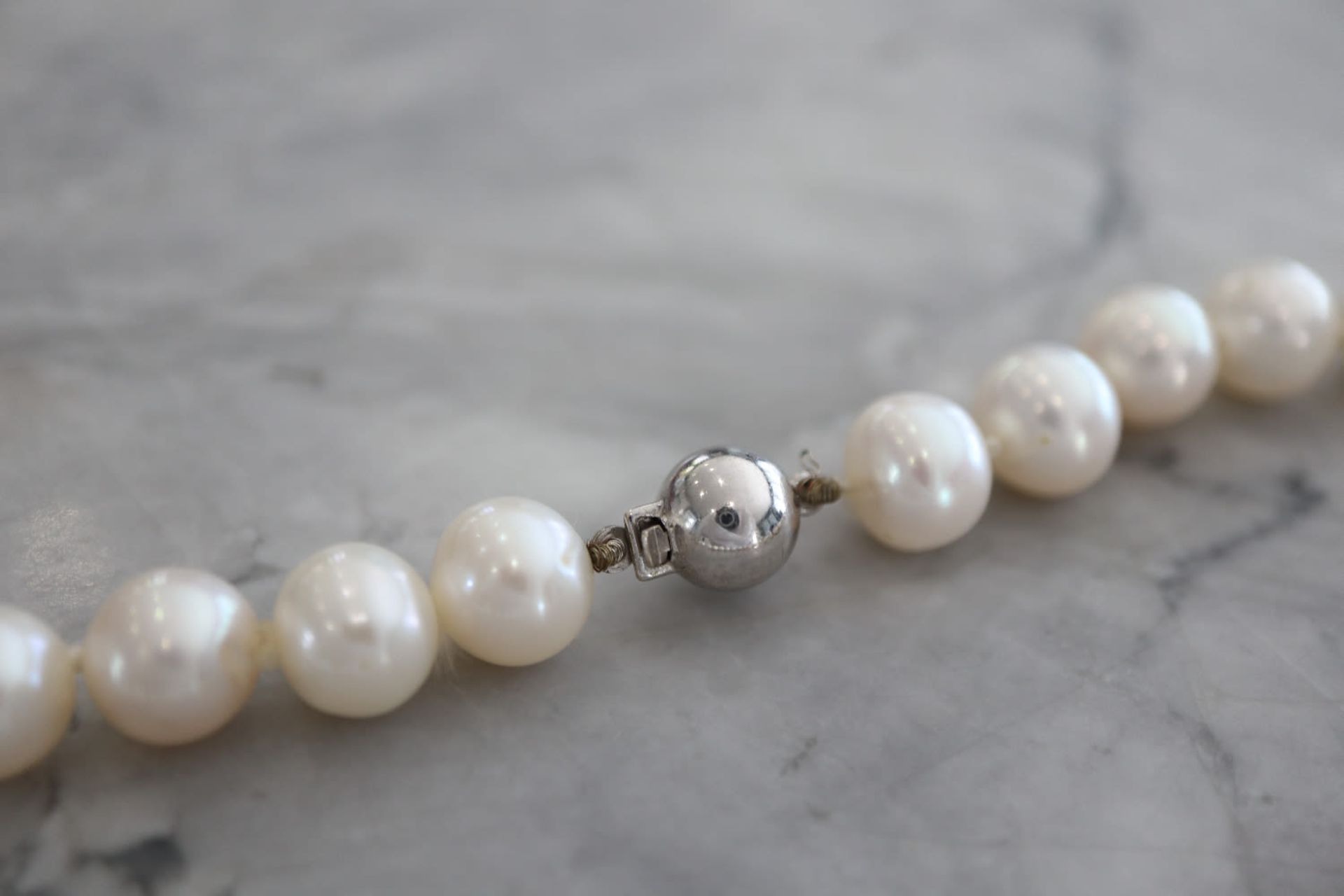 14K WHITE GOLD CLASP - STRING PEARL NECKLACE - Image 3 of 6