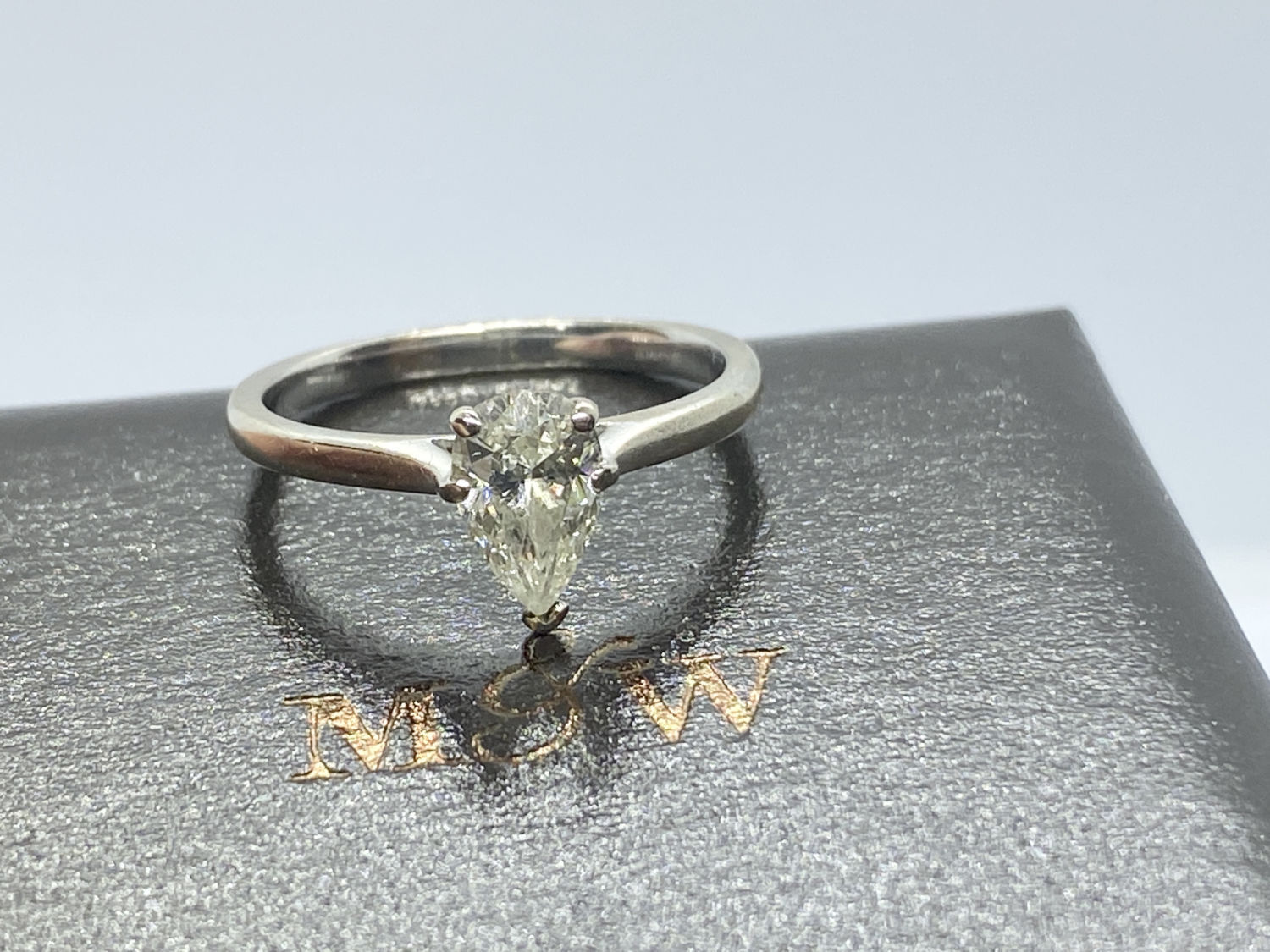 STUNNING E.G.L CERTIFICATED 0.80ct PEAR SHAPED DIAMOND RING I COLOUR & SI2 CLARITY £4750 INS VALU