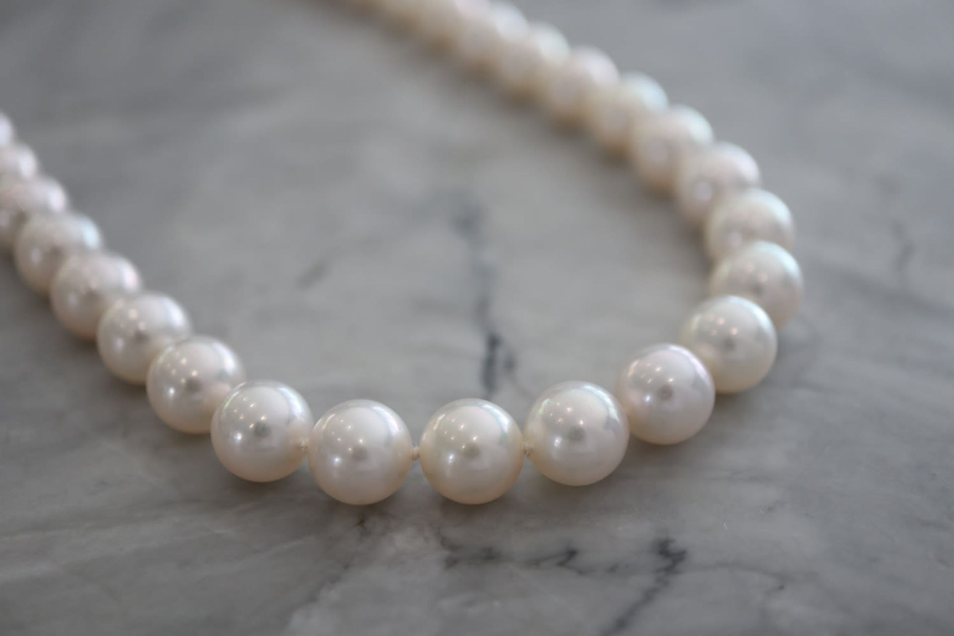 14K WHITE GOLD CLASP - STRING PEARL NECKLACE - Image 6 of 6