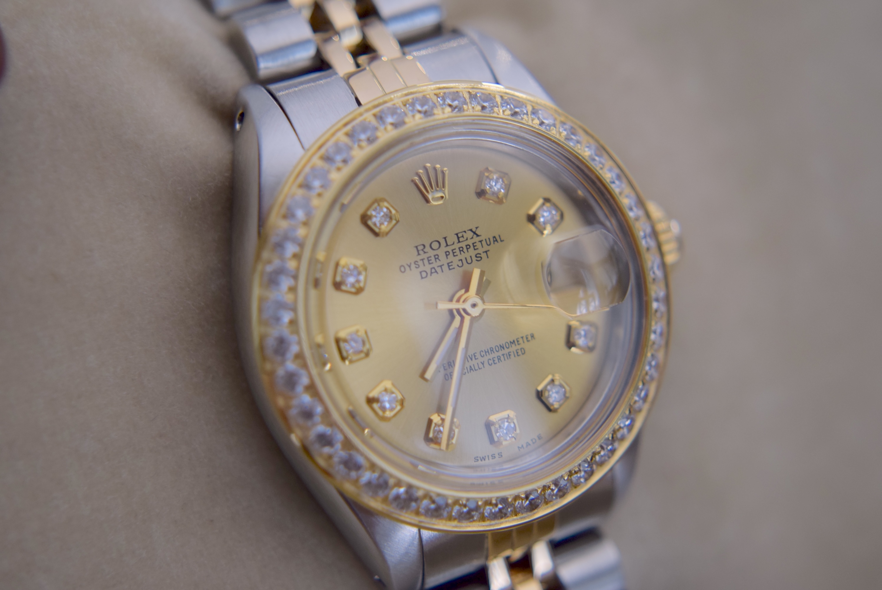 ROLEX 18CT YELLOW GOLD/ STEEL DATEJUST REF. 6917 - CUSTOM CHAMPAGNE DIAL/ BEZEL - Image 7 of 24