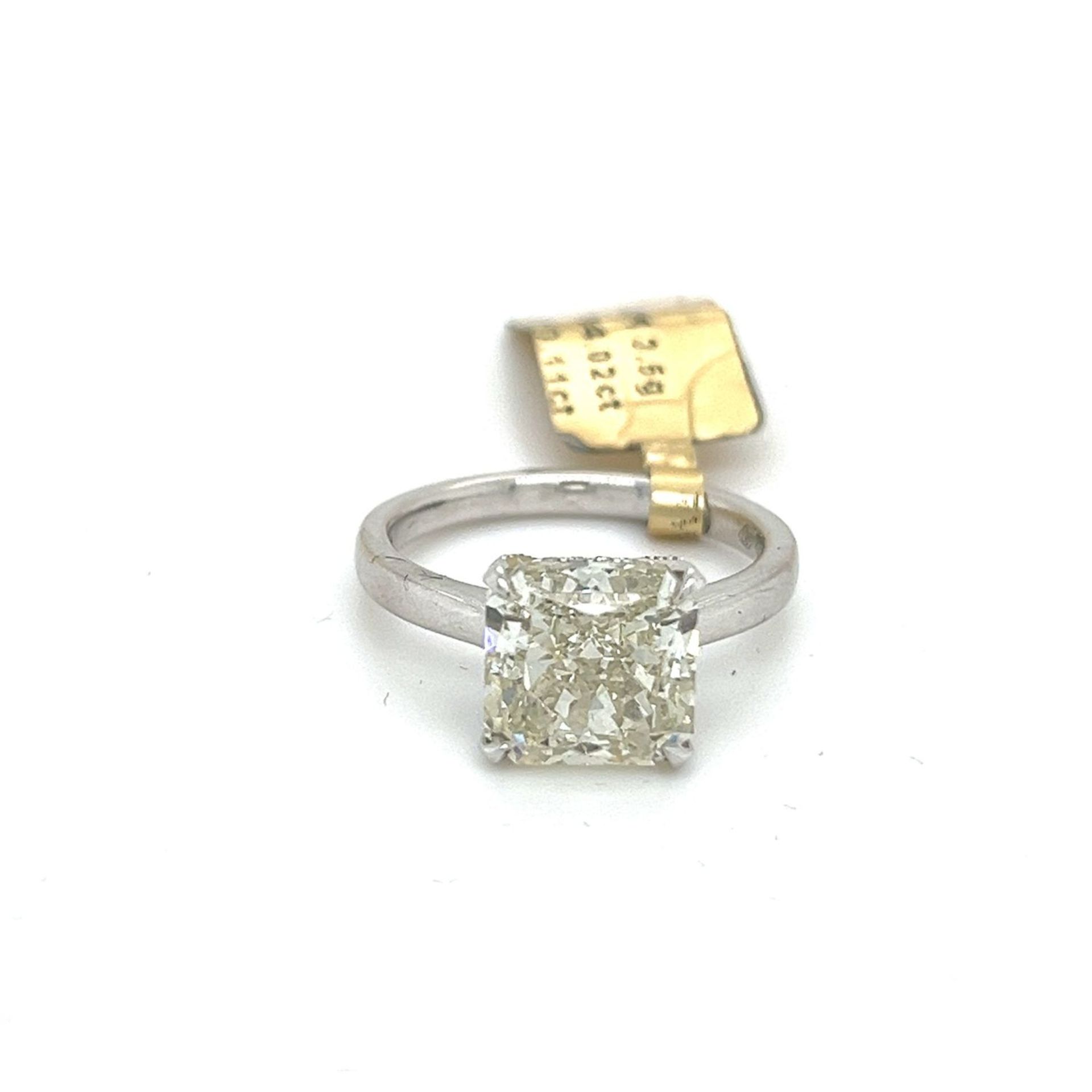 4.13CT DIAMOND RING in 18CT GOLD (3.50g)