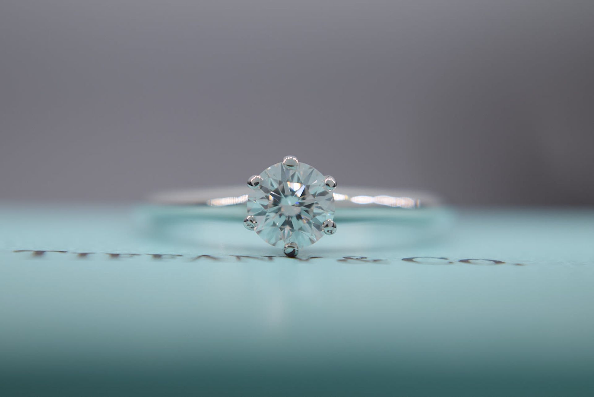 *HARRODS* TIFFANY & CO PLATINUM VVS2 DIAMOND SOLITAIRE RING """"THE TIFFANY SETTING®"""" - BOX & CER - Image 13 of 17