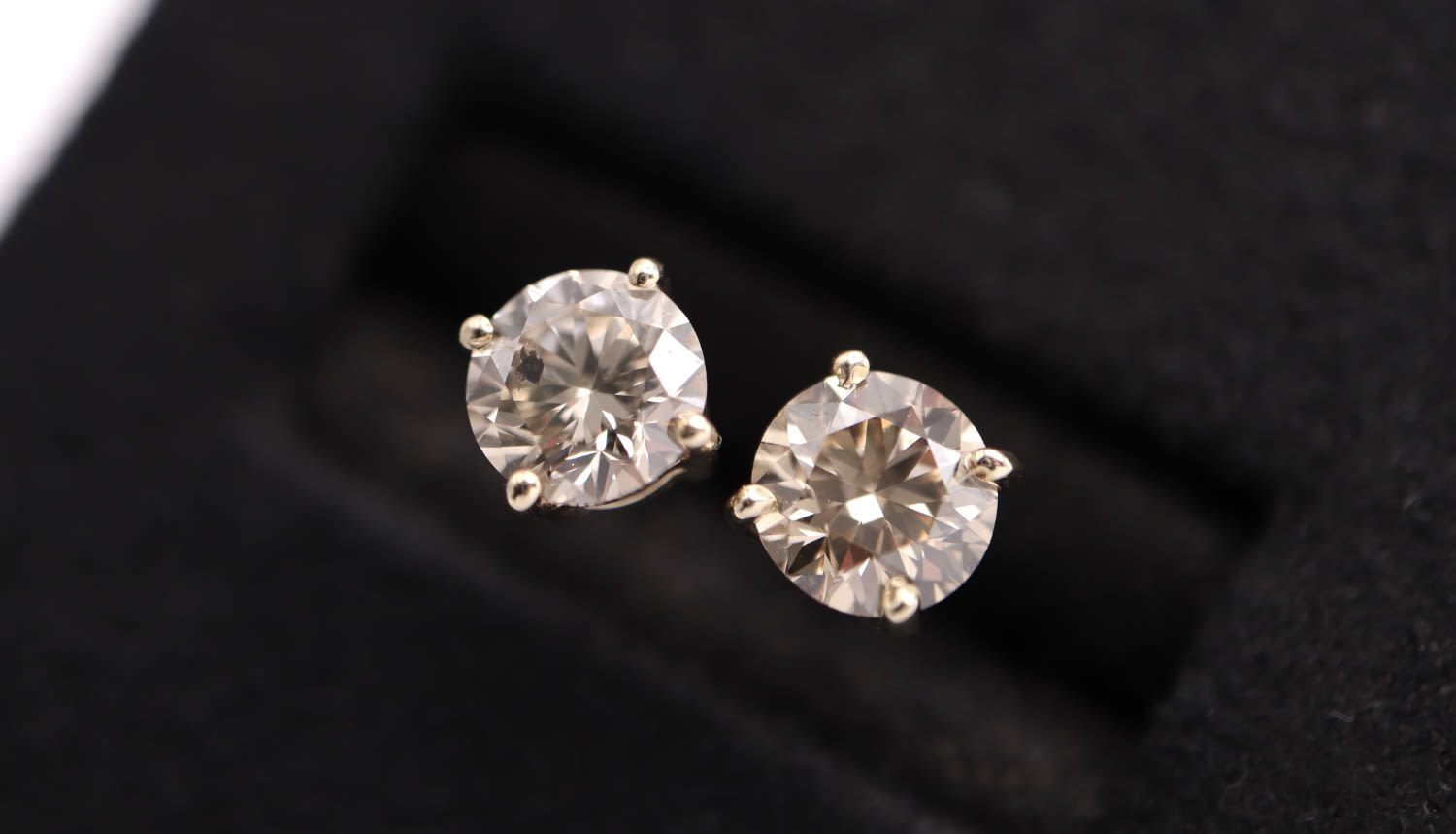 1.50CT DIAMOND 'SI' CLARITY - STUD EARRINGS IN WHITE GOLD