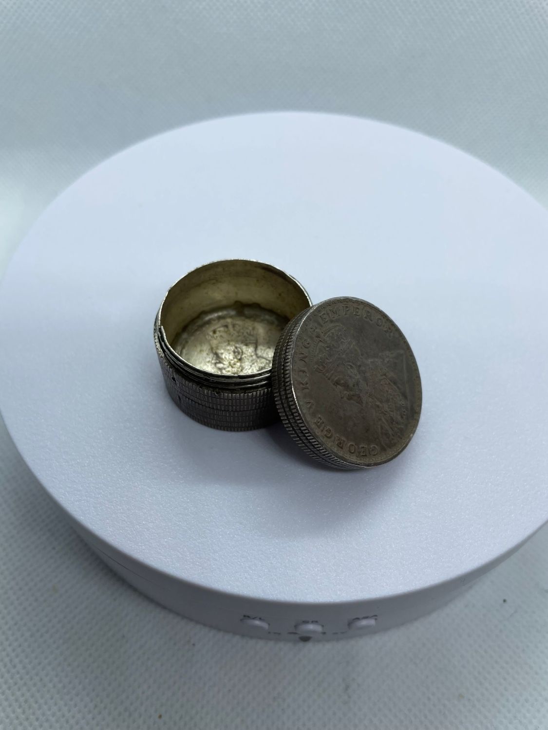 1 RUPEE ANTIQUE PILL BOX - Image 3 of 4