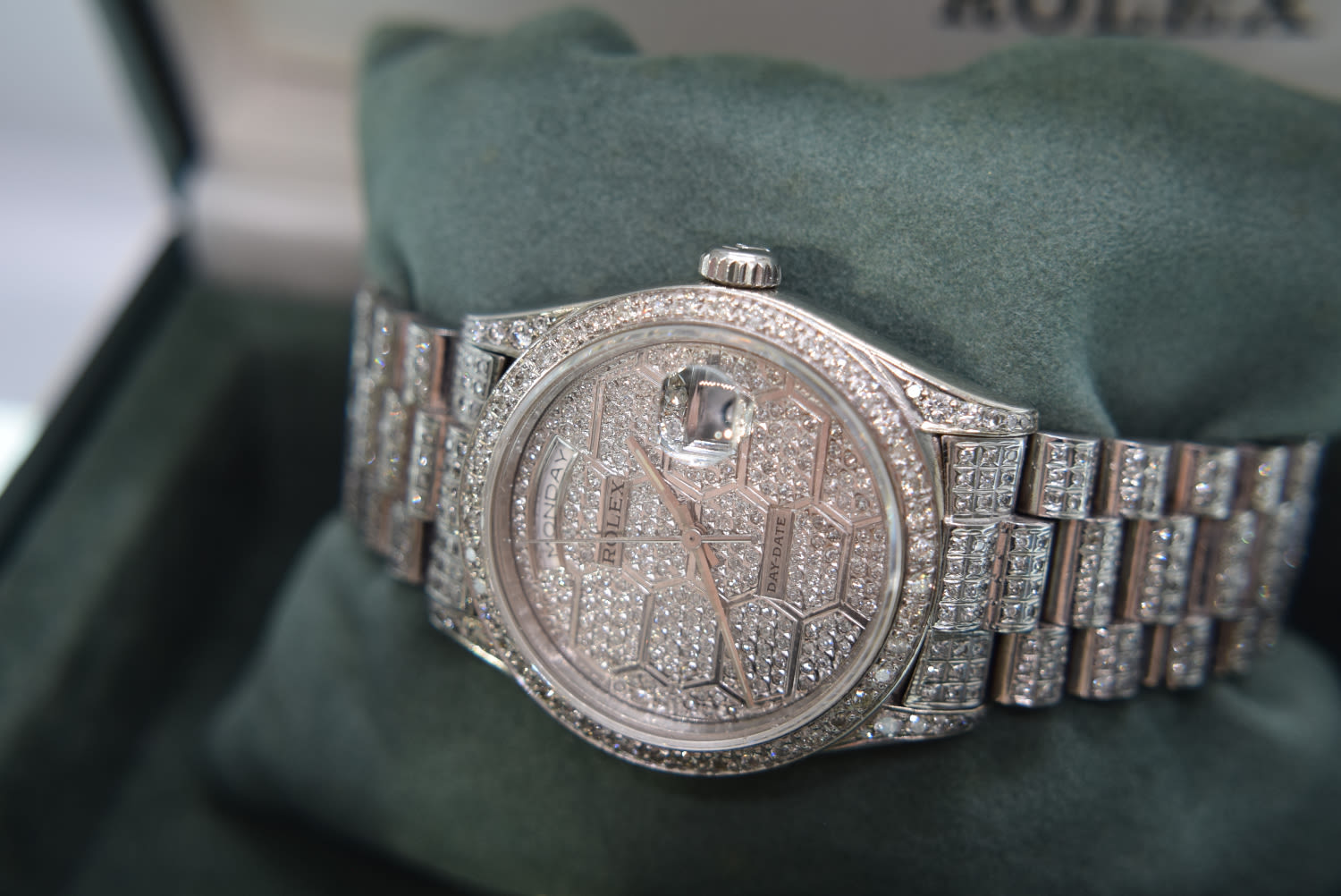 WATCH MARKED ROLEX DAY DATE (DIAMOND ENCRUSTED) MO - Image 8 of 13