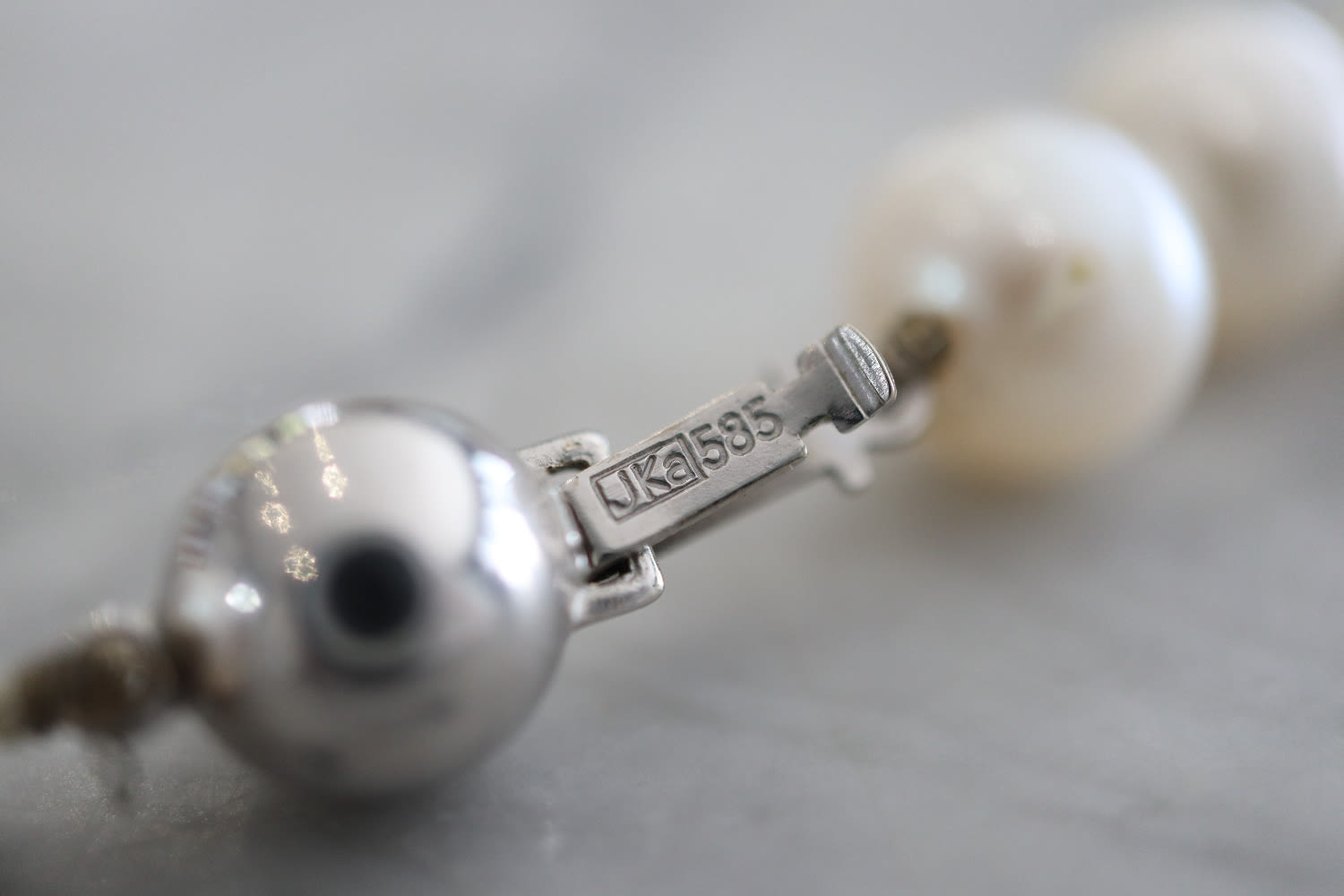 14K WHITE GOLD CLASP - STRING PEARL NECKLACE - Image 5 of 6