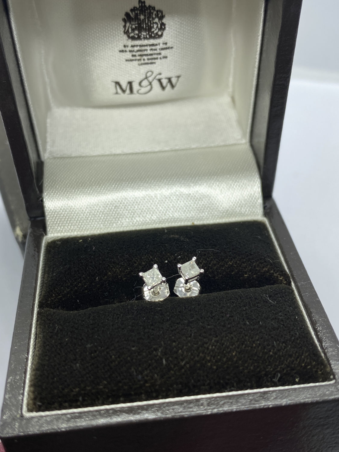 14ct WHITE GOLD PRINCESS CUT DIAMOND STUD EARRINGS - Image 2 of 2