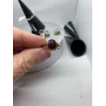 9CT YELLOW GOLD & GARNET SOLITAIRE RING