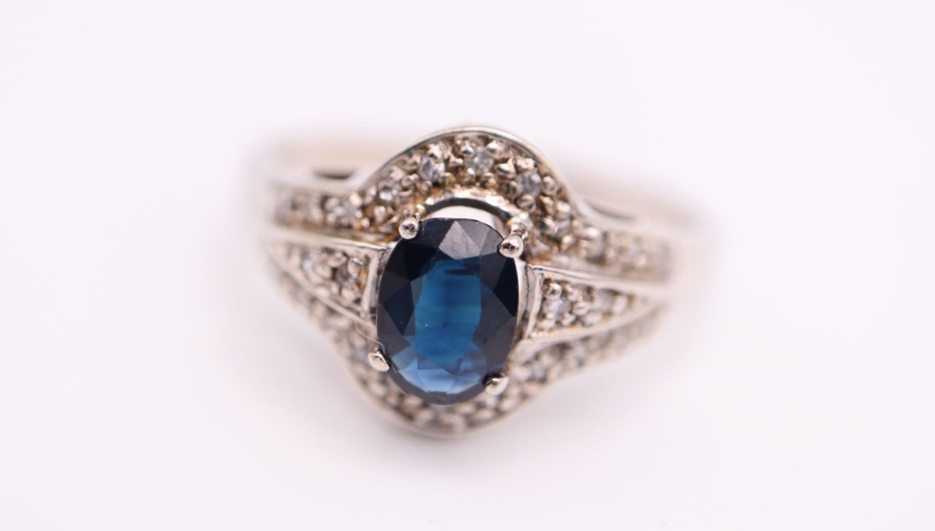 DEEP BLUE SAPPHIRE & DIAMOND RING (UK SIZE: R)