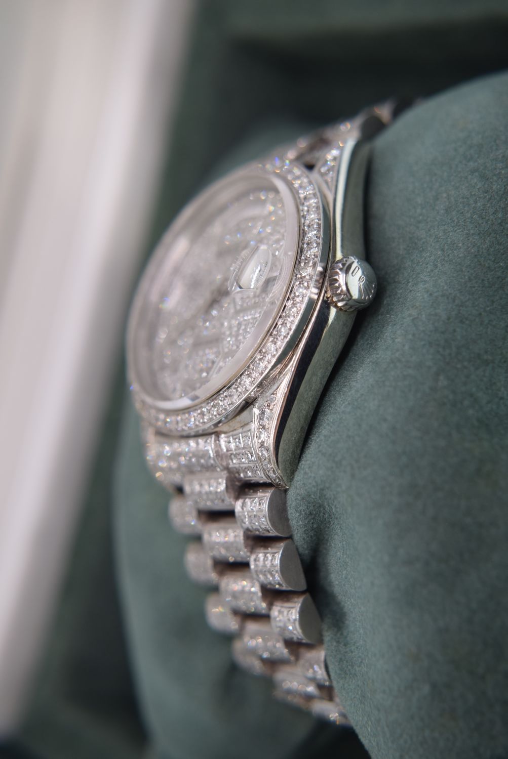 WATCH MARKED ROLEX DAY DATE (DIAMOND ENCRUSTED) MO - Image 9 of 13