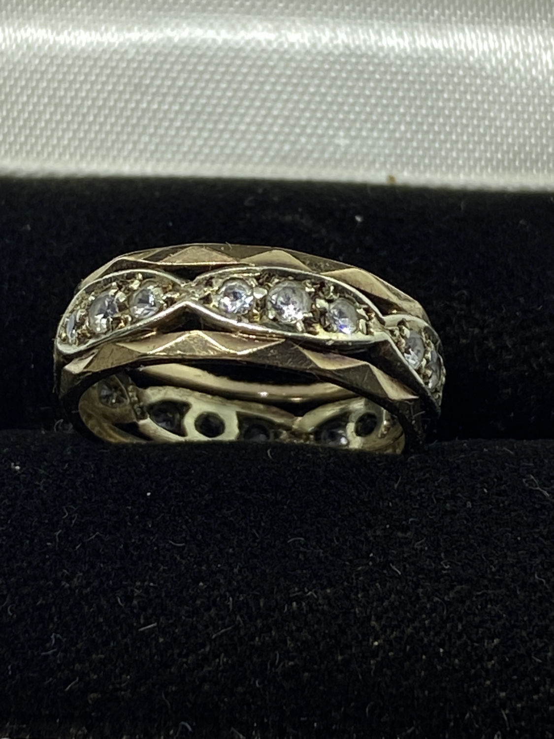 9ct GOLD FULL ETERNITY RING SET WITH CLEAR STONES