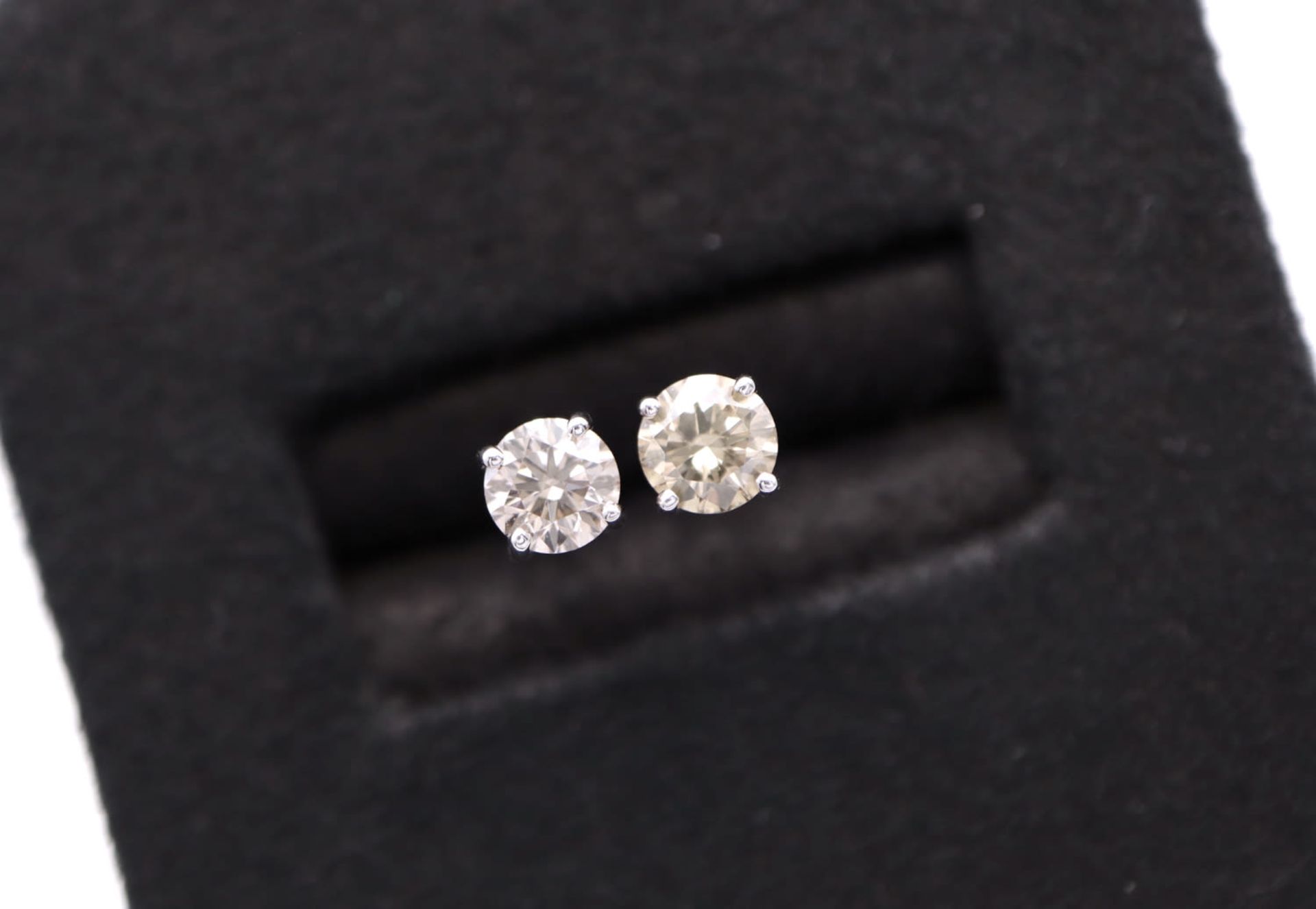 0.62CT DIAMOND STUD EARRINGS SET IN 9K WHITE GOLD