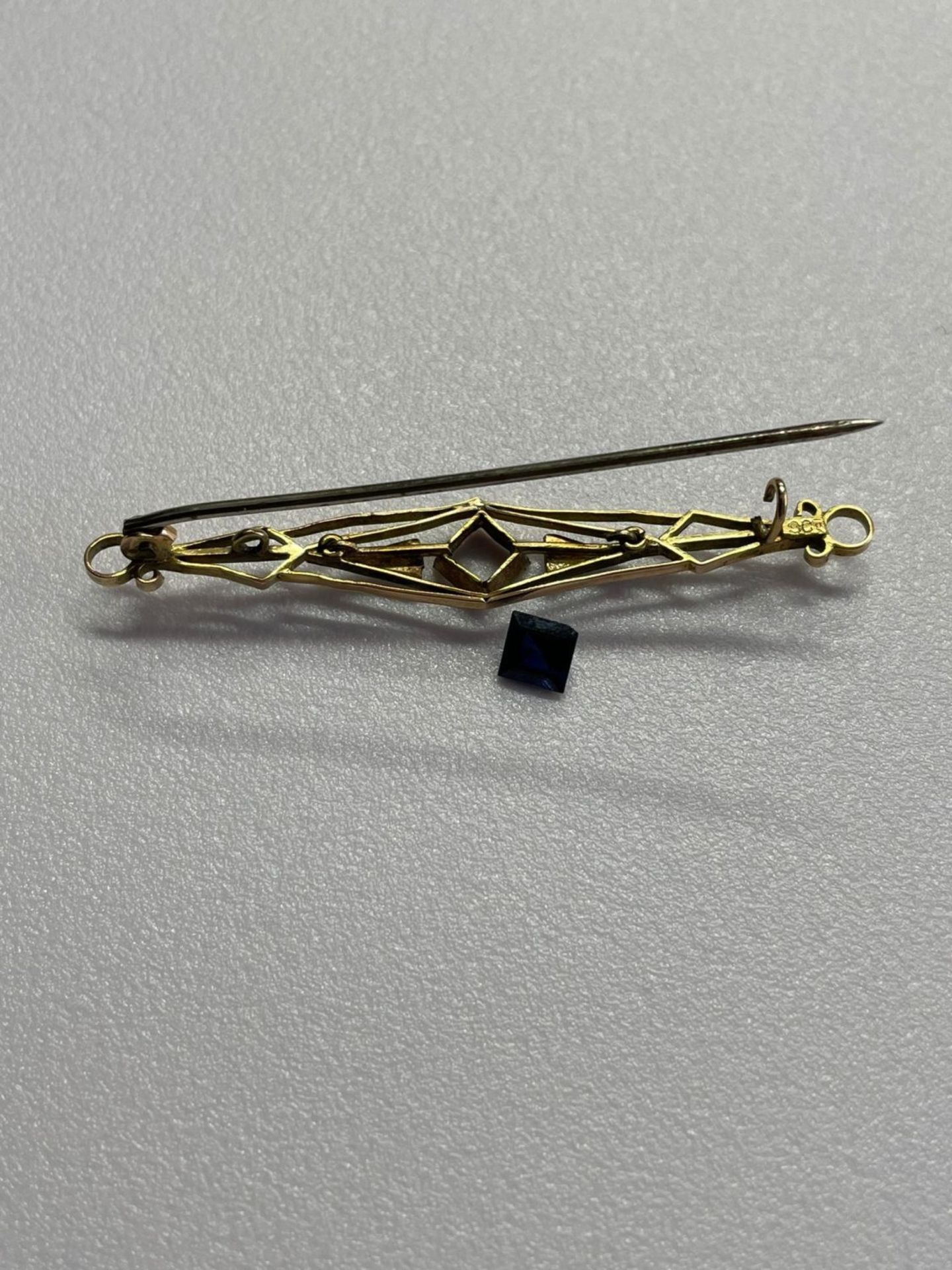 Edwardian pin with sapphire and pearls. The sapphire has come out. Market 9ct - Image 4 of 4