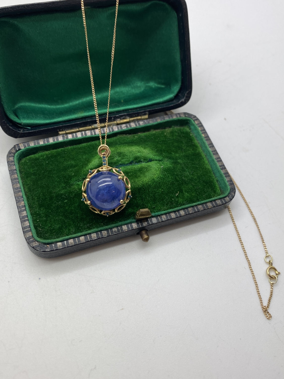 9ct GOLD STUNNING TANZANITE APPROX. 7.00ct AND BLUE DIAMOND PENDANT WITH CHAIN APPROX. LENGTH 16' - Bild 3 aus 3