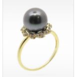 18ct GOLD TAHITIAN CULTURED PEARL & DIAMOND RING