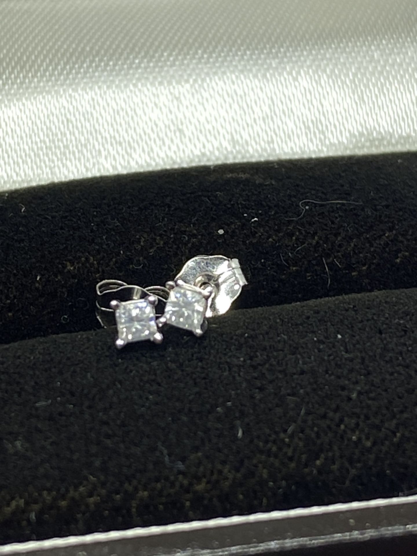 14CT WHITE GOLD PRINCESS CUT EARRINGS - Image 2 of 2