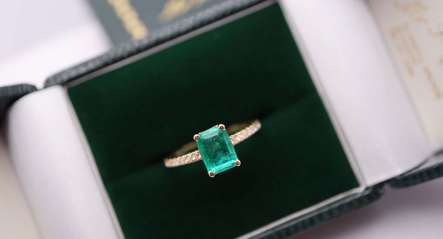 1.176CT EMERALD & DIAMOND RING set in 14K YELLOW GOLD - EMERALD CUT - Image 4 of 6