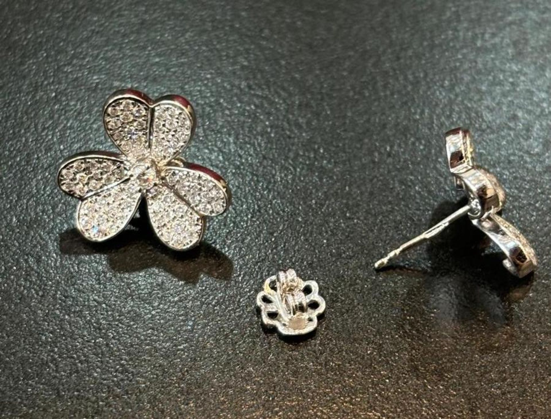 1.42CT DIAMOND 'FLOWER' STYLE EARRINGS (18CT WHITE GOLD) - Image 5 of 8