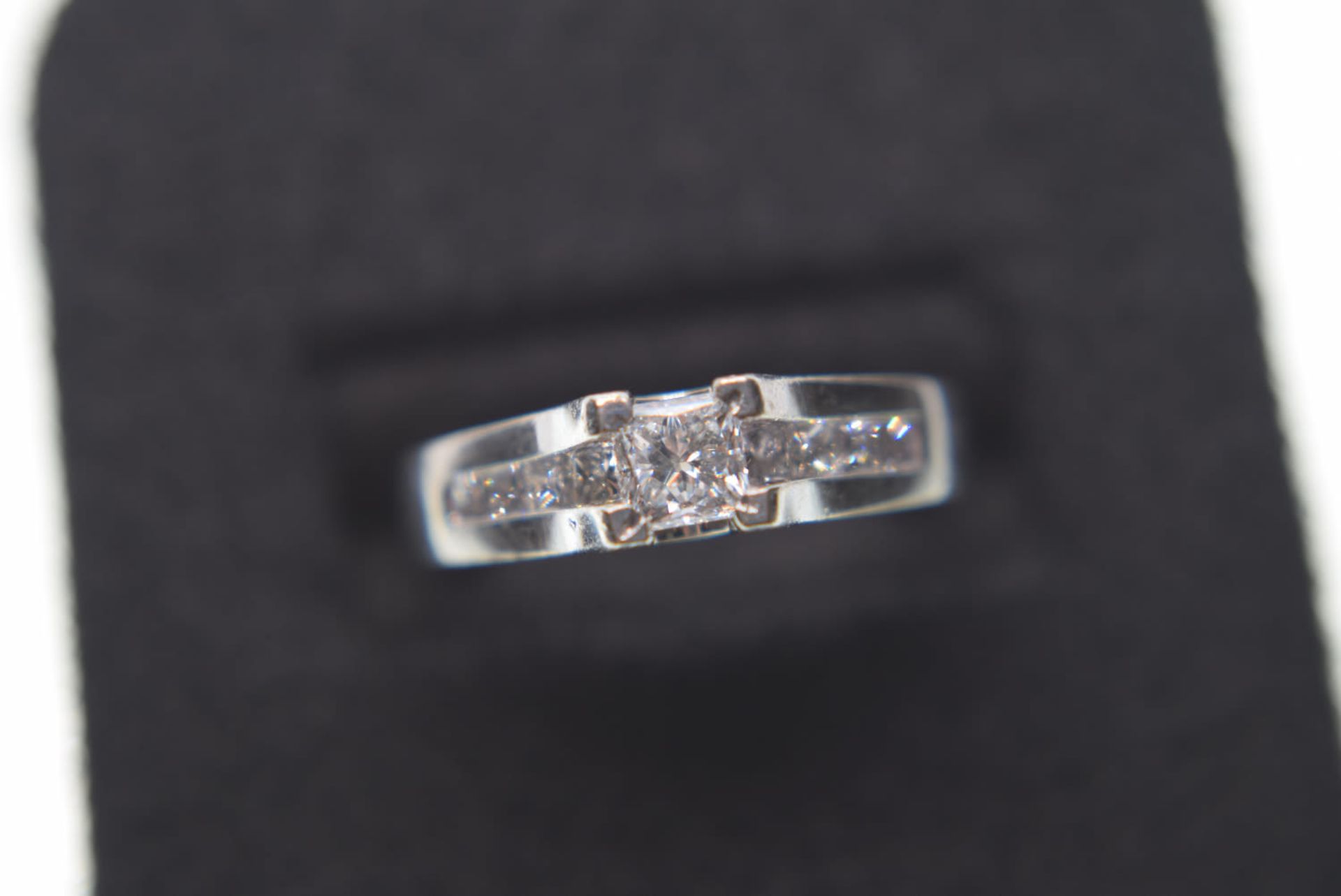 0.70CT VVS F PRINCESS CUT DIAMOND RING IN 14K WHITE GOLD - SIZE M1/2