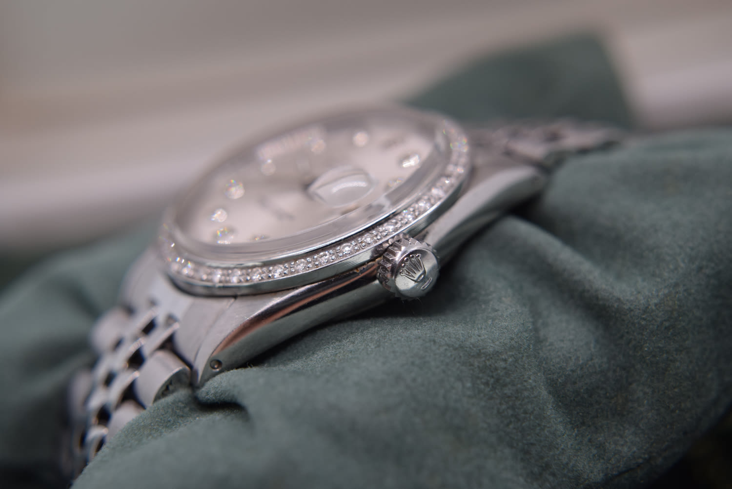 ROLEX DATEJUST 36MM - SILVER DIAMOND SET DIAL/ BEZEL (JUBILEE BRACELET) AUTOMATIC ROLEX MOVEMENT - Image 4 of 5