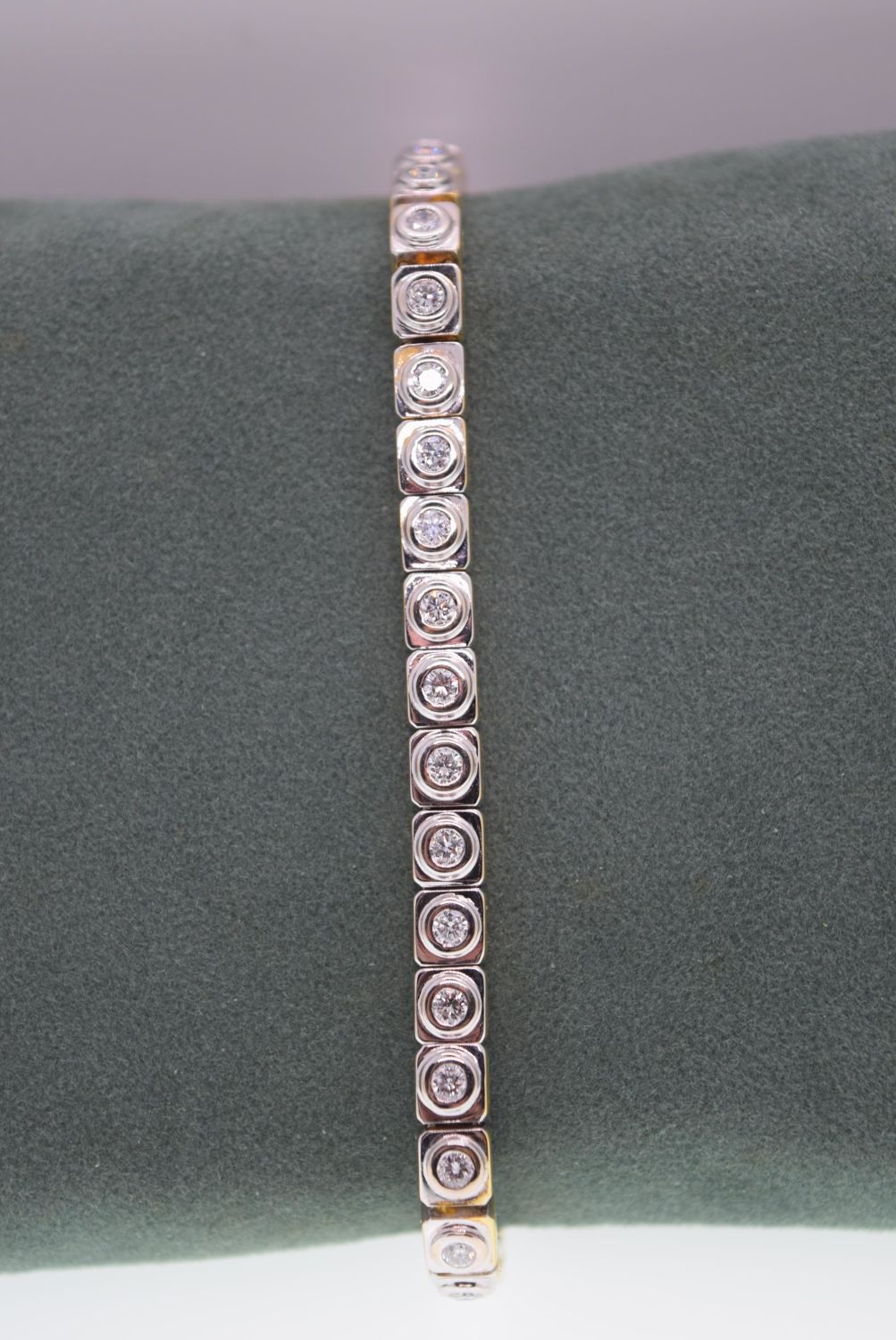 18CT MIXED GOLD (22 GRAMS) 3.5-4CT VVS-F DIAMOND TENNIS BRACELET