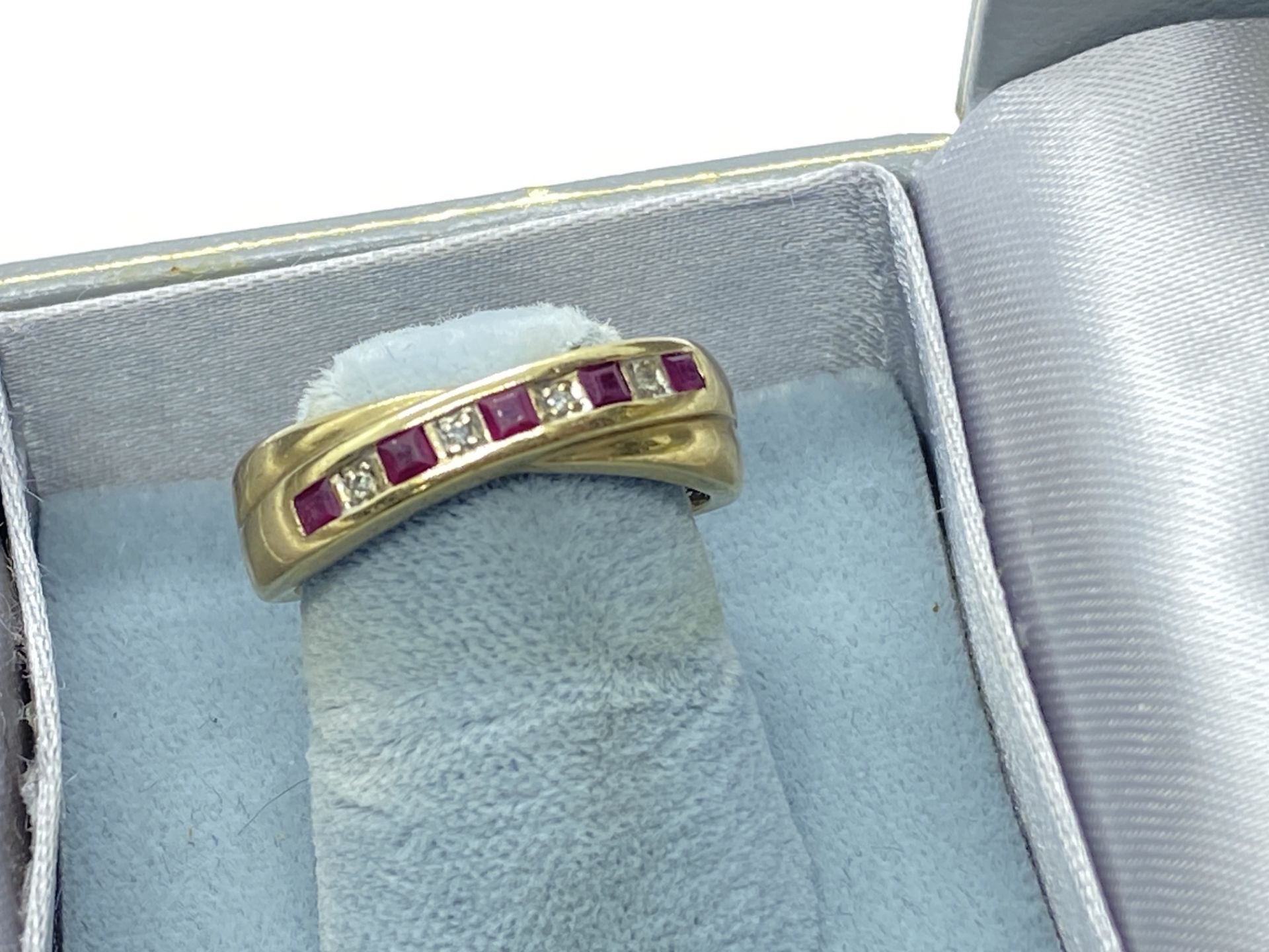 9ct GOLD RUBY & DIAMOND CROSSOVER RING