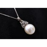 DIAMOND & PEARL PENDANT / 18K WHITE GOLD SETTING & CHAIN