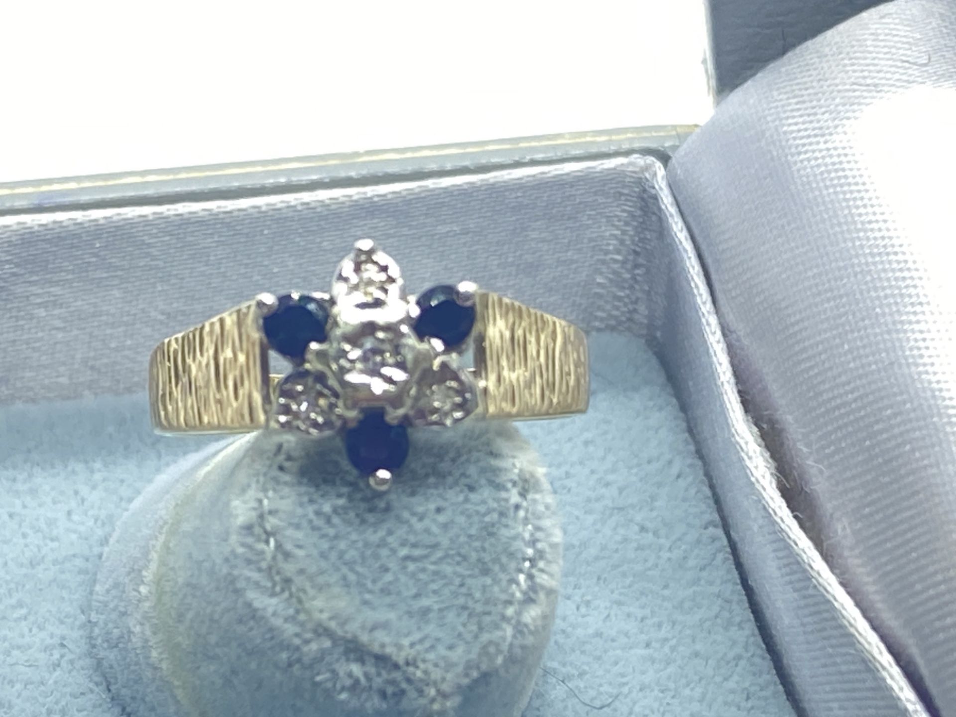 9ct GOLD SAPPHIRE & DIAMOND RING 