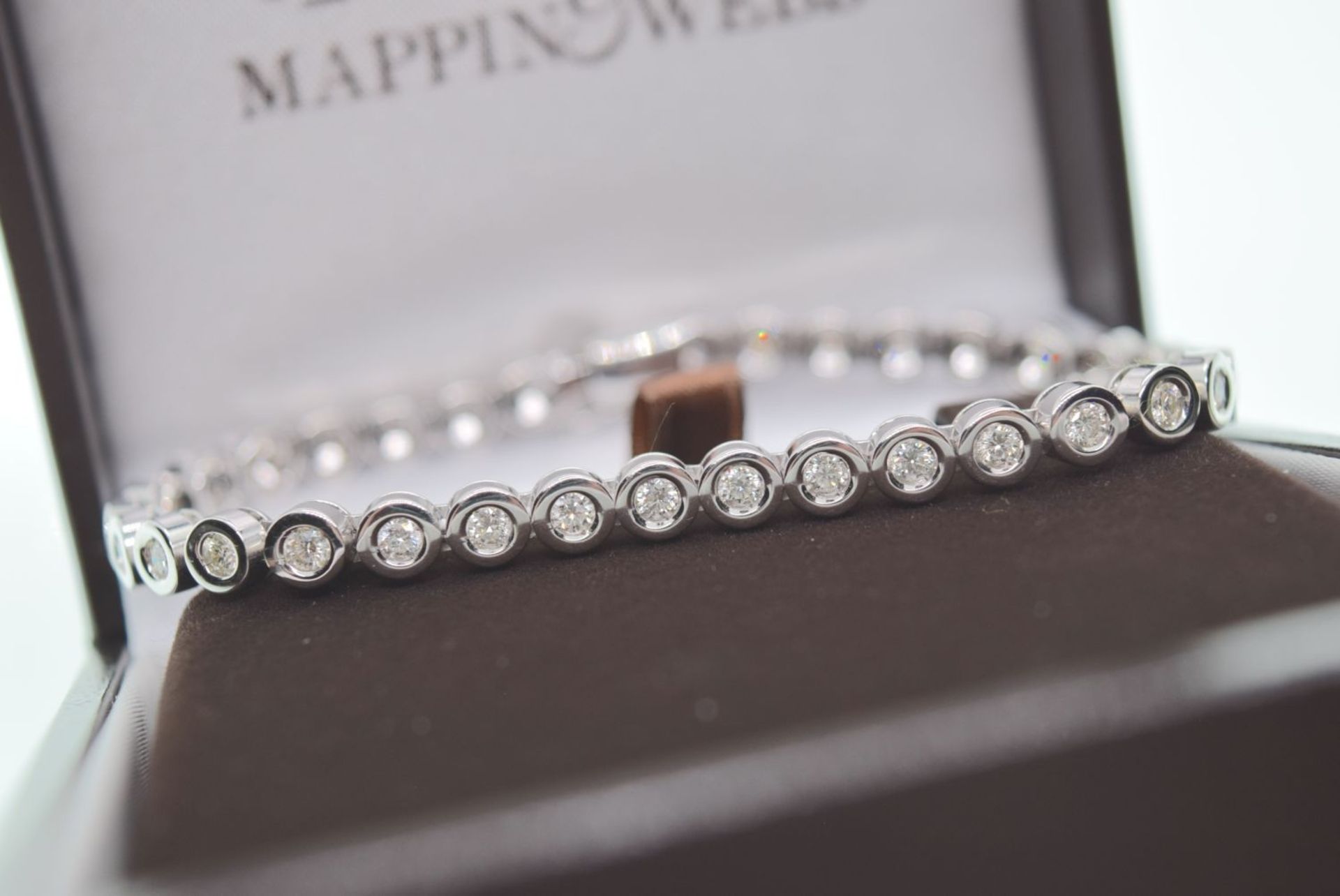 18CT WHITE GOLD (23 GRAMS) 4CT VVS DIAMOND TENNIS BRACELET - WITH £10,000 VALUATION