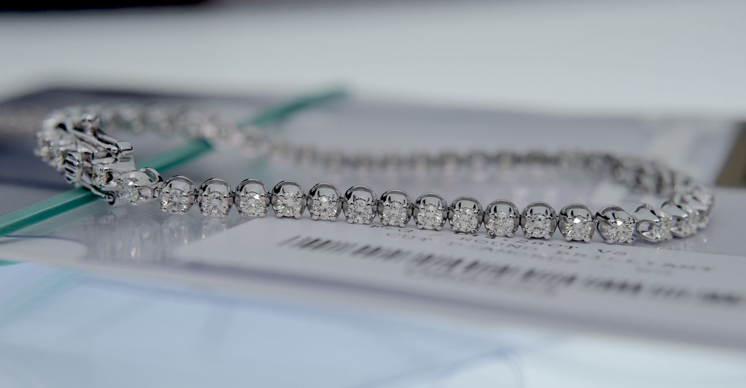 STUNNING 4.28CT WHITE GOLD DIAMOND TENNIS BRACELET (*VS - F/G* CLARITY & COLOUR) - CERTIFICATE & BOX - Bild 8 aus 12