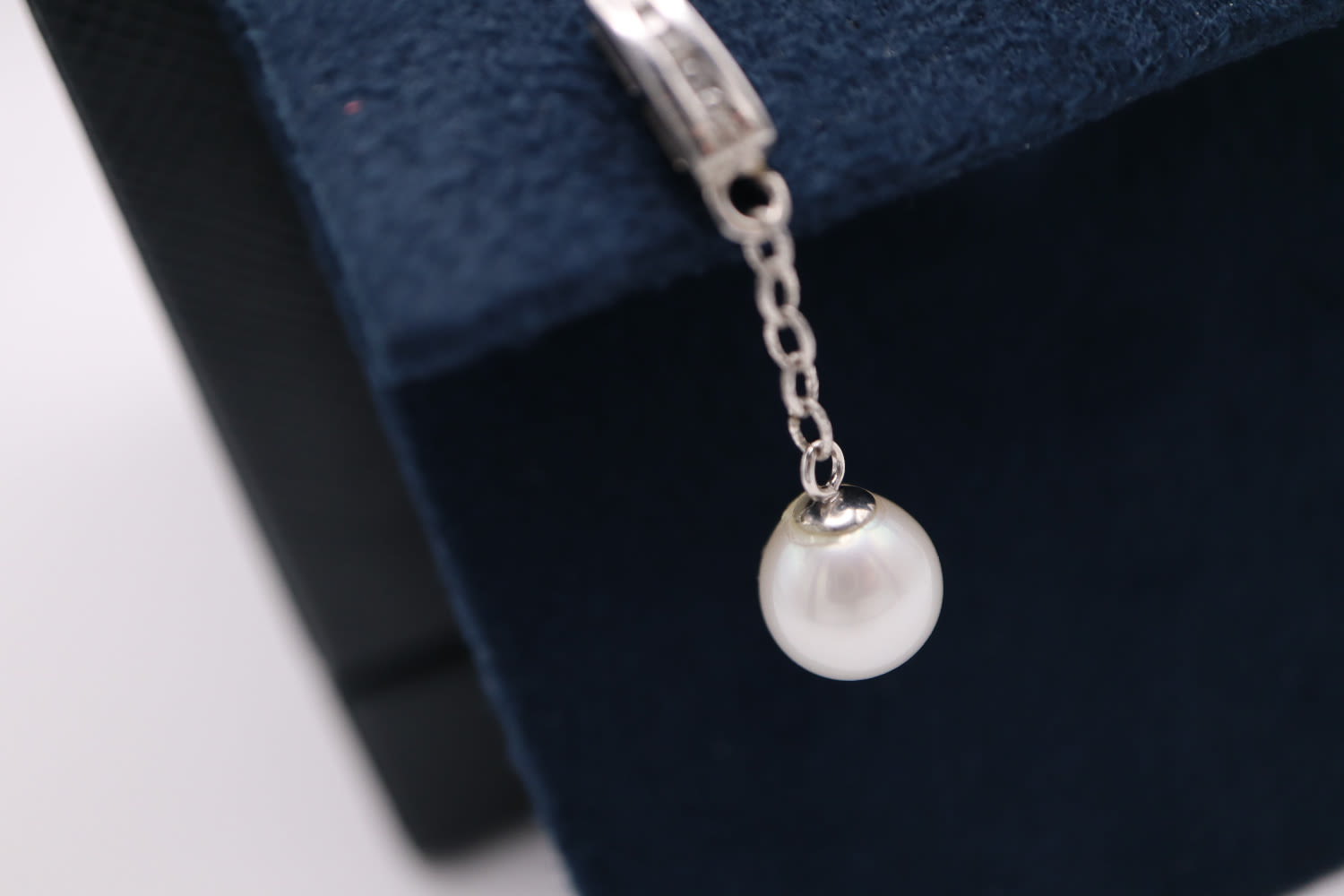 DIAMOND & PEARL EARRINGS in 9k GOLD - Image 2 of 4