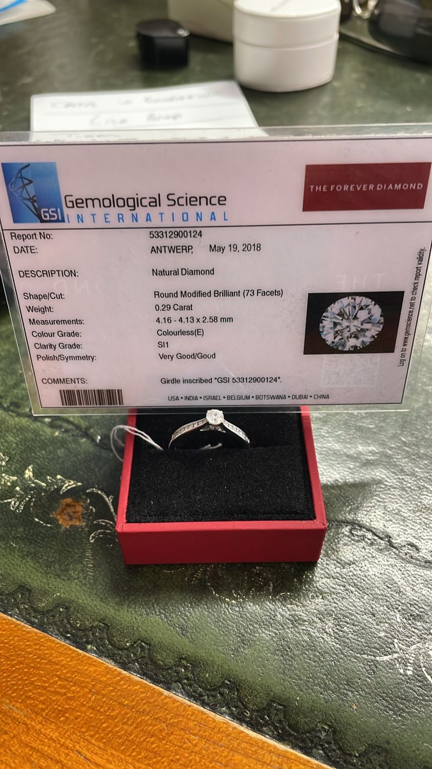 18ct white gold ring with certified natural diamond - Image 2 of 2