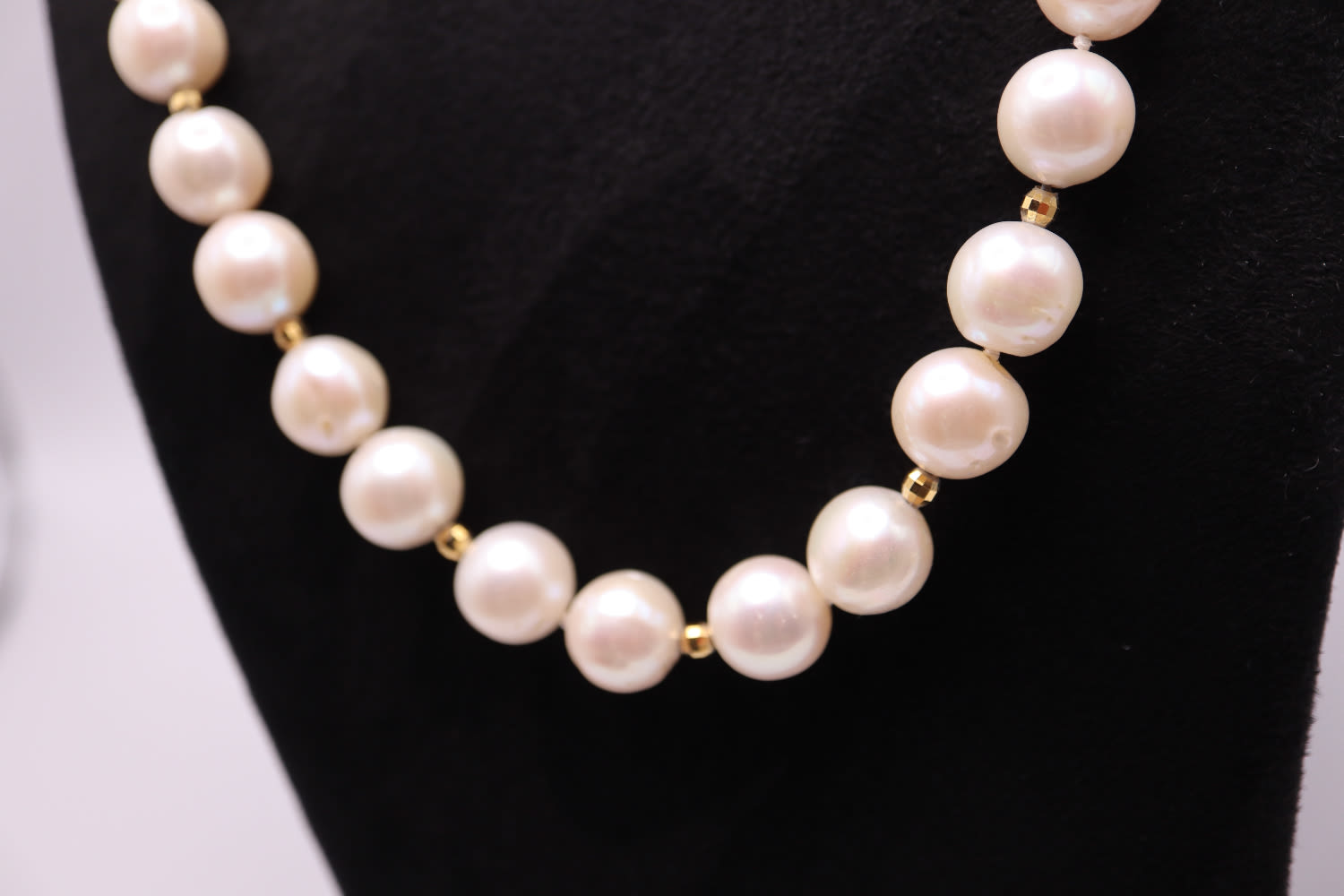 18K YELLOW GOLD & PEARL NECKLACE - Image 2 of 4