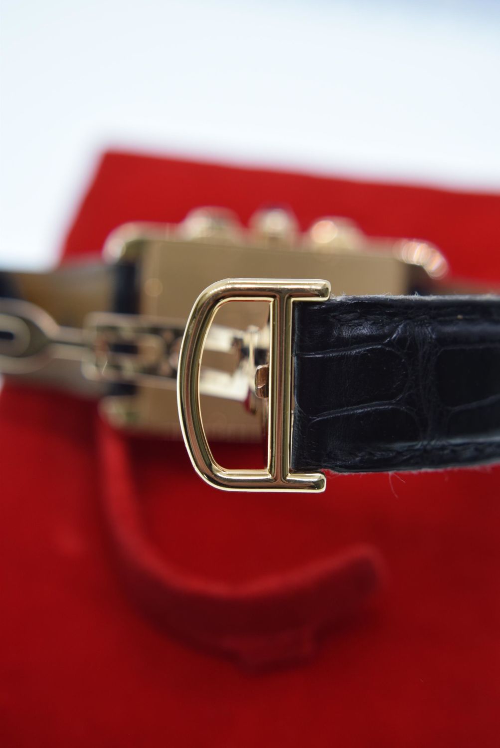 18K GOLD CARTIER TANK AMERICAINE REF. 1730 ON BLACK LEATHER WITH CARTIER SIGNED CLASP - Image 6 of 9
