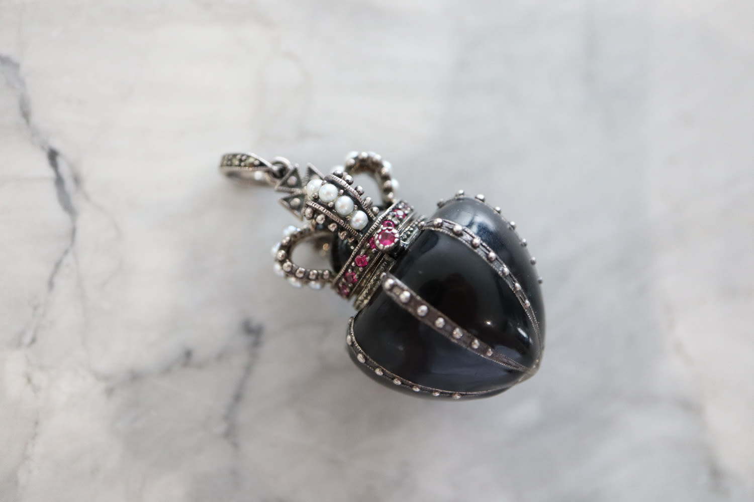 SARAMAI CROWN LOCKET / EGG SHAPE PENDANT / HIDDEN COMPARTMENT