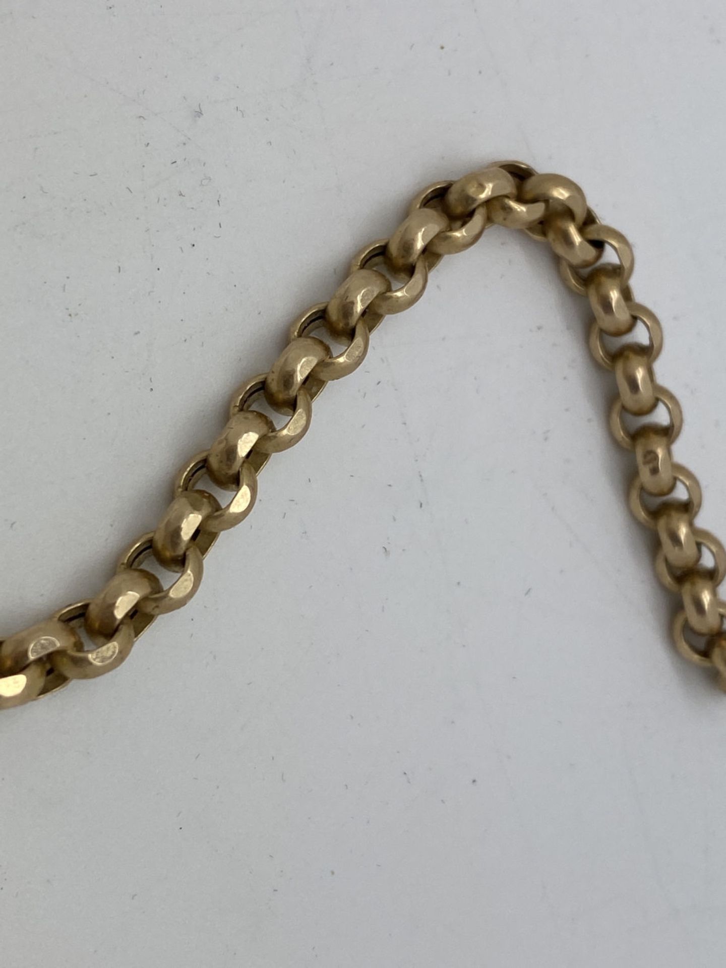 APPROX 20"""" TRIPLE BELCHER GOLD COLOURED CHAIN APPROX 27 GRAMS - TESTED AS AT LEAST 9ct GOLD - Image 2 of 3