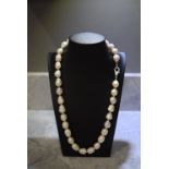 NECKLACE SET WITH PEARLS (WHITE METAL UNKOWN)