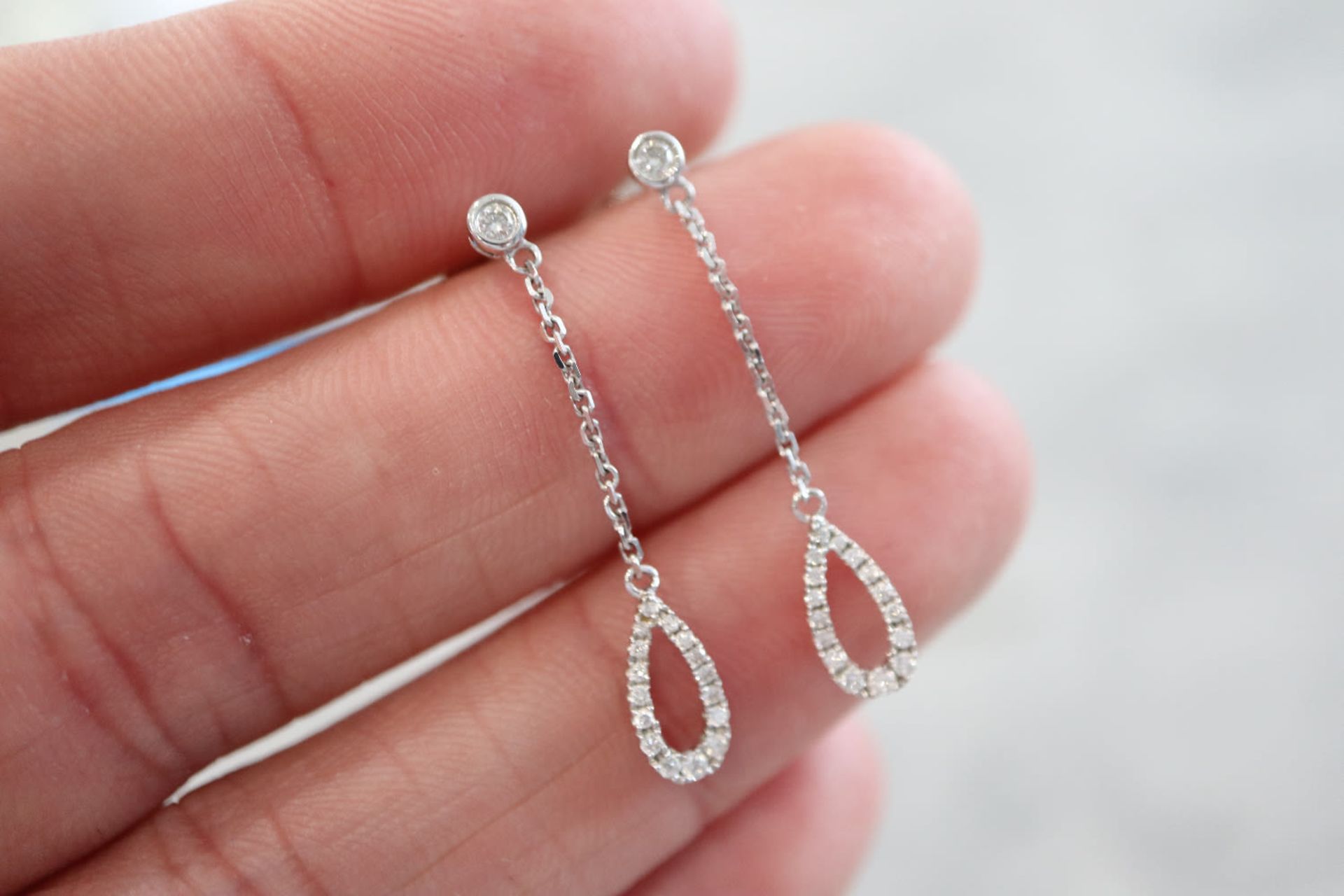 18K WHITE GOLD & DIAMOND PEAR SHAPE DROP EARRINGS