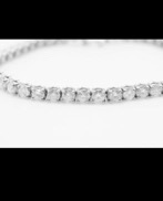 18ct GOLD 9.00ct DIAMOND TENNIS BRACELET - APPROX SI1/SI2 CLARITY & G/H COLOUR - 7" LONG - Image 2 of 4