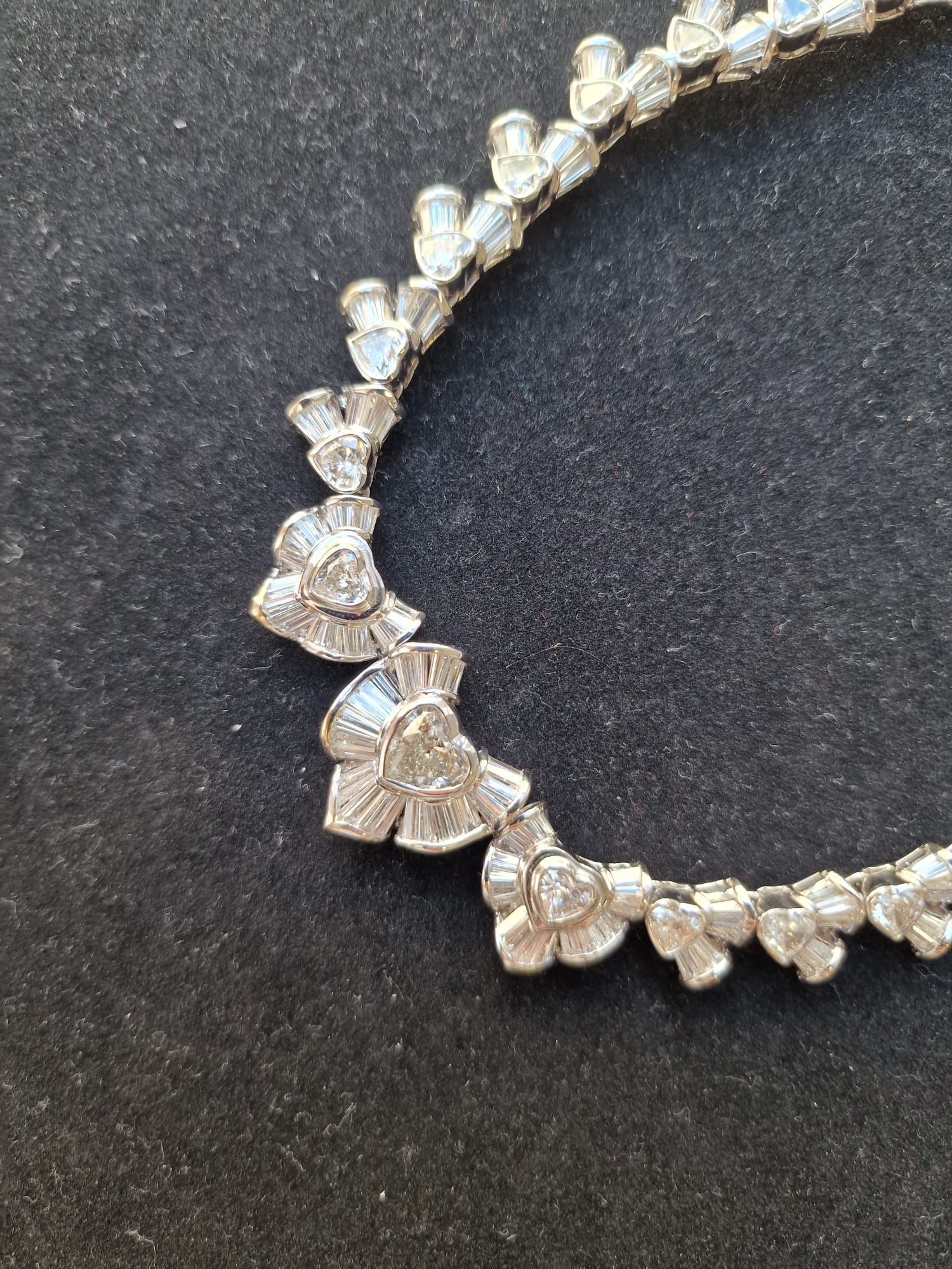 *** 40.00CT DIAMOND NECKLACE!!! WGI CERTIFICATED - SET IN 18K WHITE GOLD (60.94g Total Weight) - Image 8 of 8