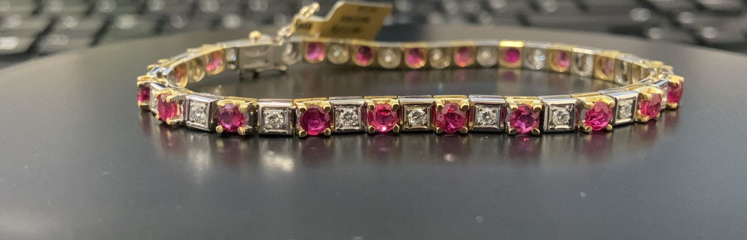 6.14CT RUBY & DIAMOND BRACELET IN 18K GOLD (Total Weight: 17.27g)