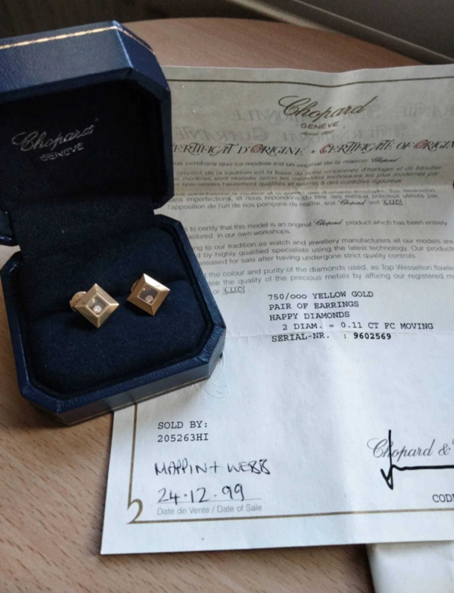 FINE 18ct GOLD CHOPARD HAPPY DIAMOND EARRINGS WITH CERTIFICATE ETC  - Image 5 of 8