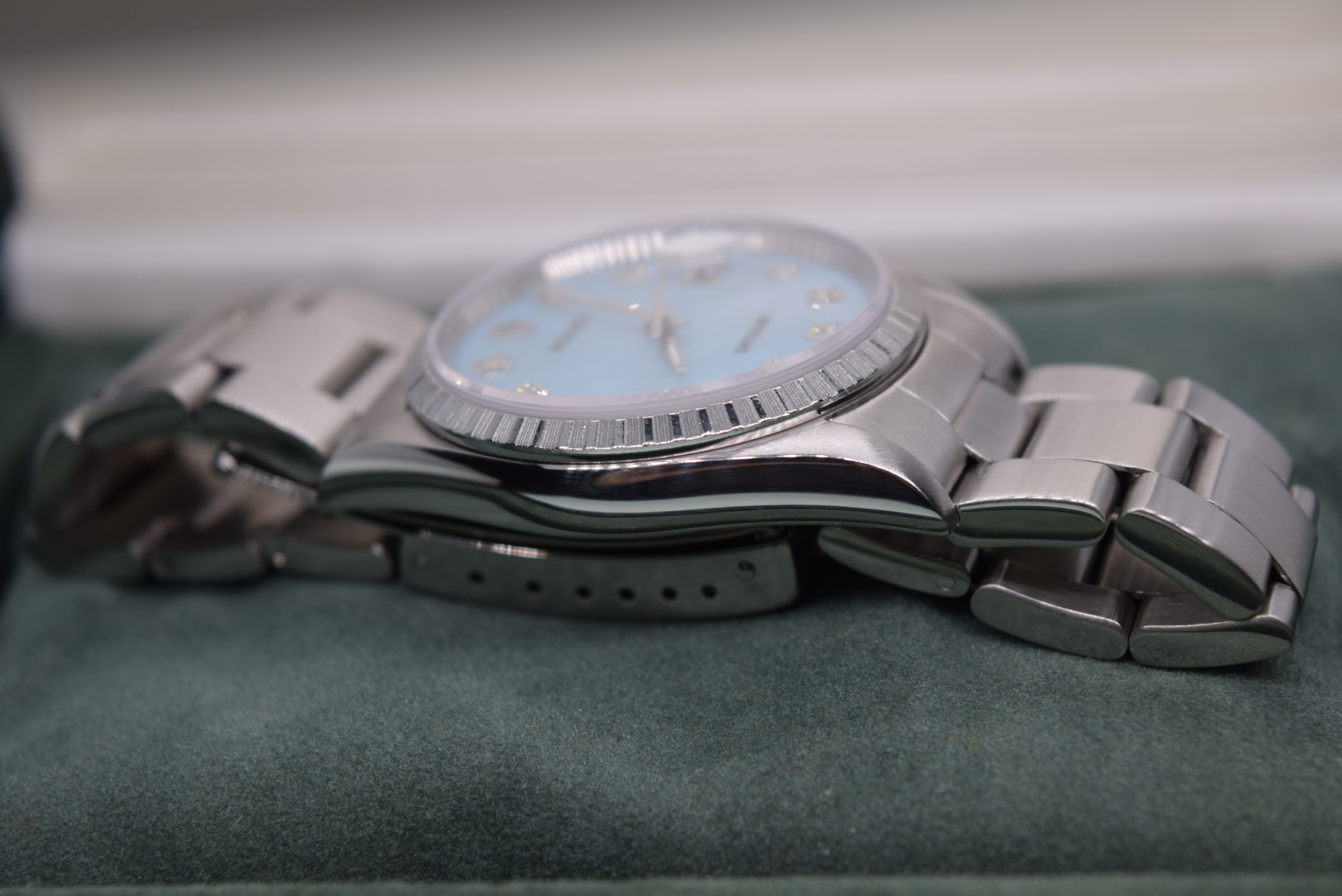 ROLEX 36MM DATEJUST REF. 16220 WRISTWATCH - BLUE PEARL DIAL / STAINLESS STEEL - Image 6 of 8